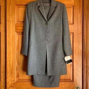 Liz Claiborne Women’s Size 4 Gray Wool Dress Suit
